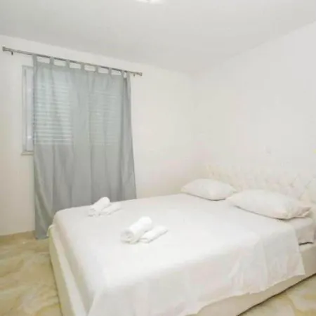 Inviting In With Shared Pool Makarska