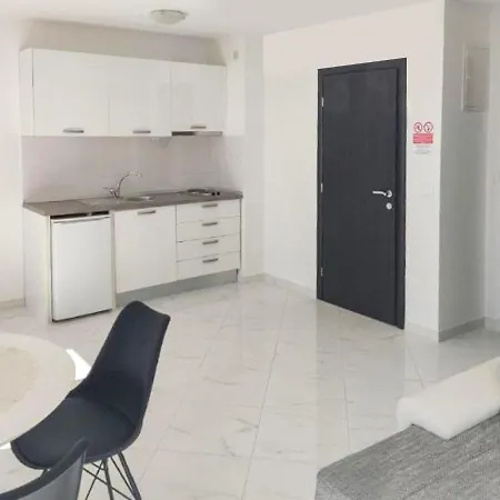 Inviting In With Shared Pool Makarska