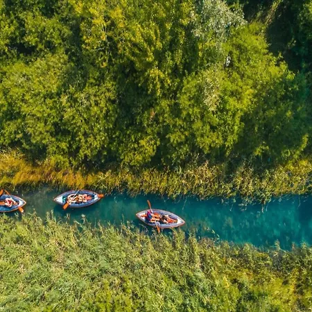 アパート In Near Beaches マカルスカ
